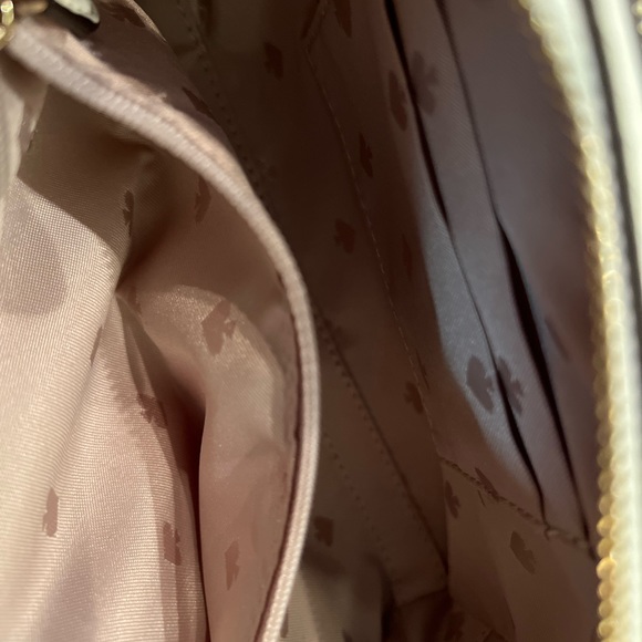 Kate Spade Cream Small Dual Zip Around Crossbody With burgundy Sparkle Key Chain - Picture 4 of 5
